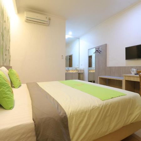 Hotel Huswah Airport Tangerang Exterior photo
